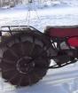 Sněžný skútr založený na pojízdném traktoru, popis fotek a videí