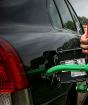Conducerea cu un bec de combustibil aprins - există vreun rău?